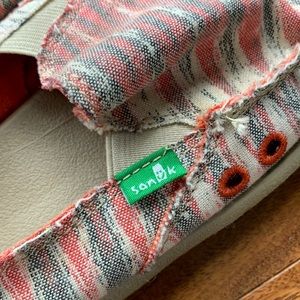 Like new - Womens Sanuk Size 7